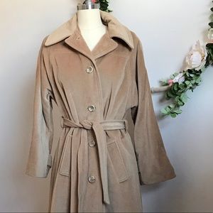 Vintage: Camel Trench Coat 🧥